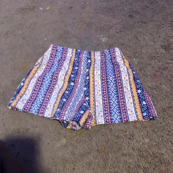 Flower shorts - Picture 2 of 3